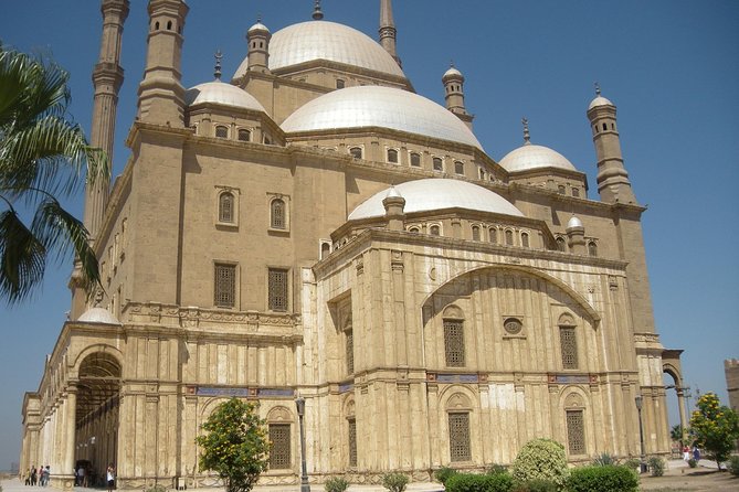 3 Days private guided Cairo travel package - Memphis plus the Giza Plateau: ancient capitals and big-statue scale