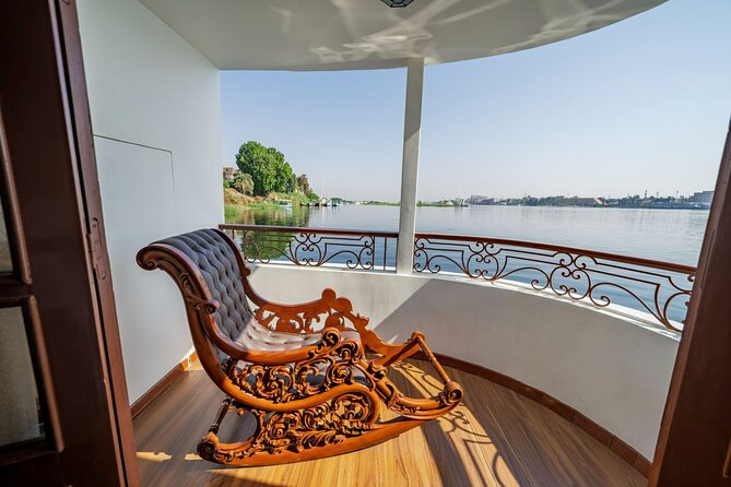 4 Days Dahabiya Nile Cruise from Aswan to Luxor with Sightseeing - Day 2: Kom Ombo twin temples and a quieter kind of Nile day