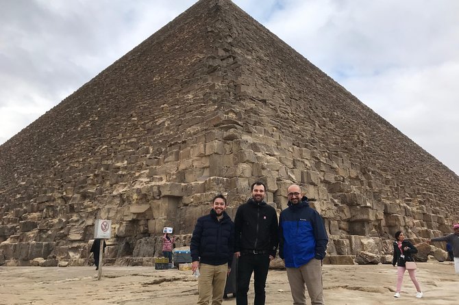 4 Hour Giza Pyramids & Sphinx Tour - The Khufu’s Pyramid start: first impressions that set the tone
