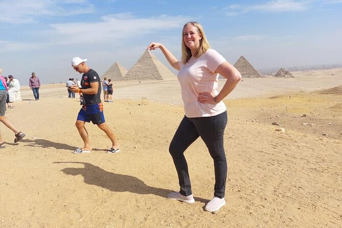 4-Hours Giza tour , Sphinx with Egyptology and private vehicle - The heart of the visit: Great Pyramids of Giza