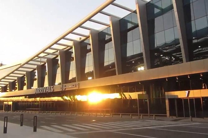 Airport Transfer from Airport to Cairo or Giza Hotel - The air-conditioned ride into Cairo or Giza