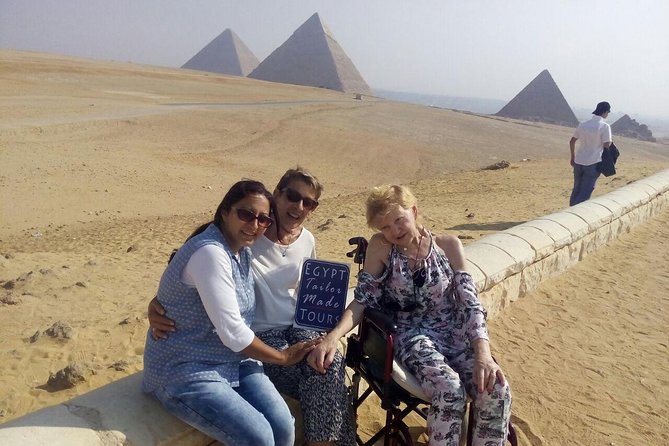 All Inclusive: Day Tour to Giza Pyramids, Saqqara and Dahshur - The Great Sphinx stop: 30 minutes that actually work