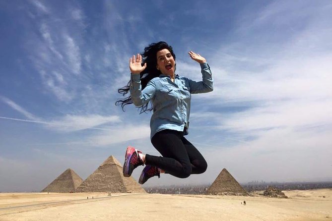 All inclusive Tour Giza pyramids, Sphinx, sakkara, Dahshur,Camel - Private comfort and an Egyptologist who explains what you are seeing