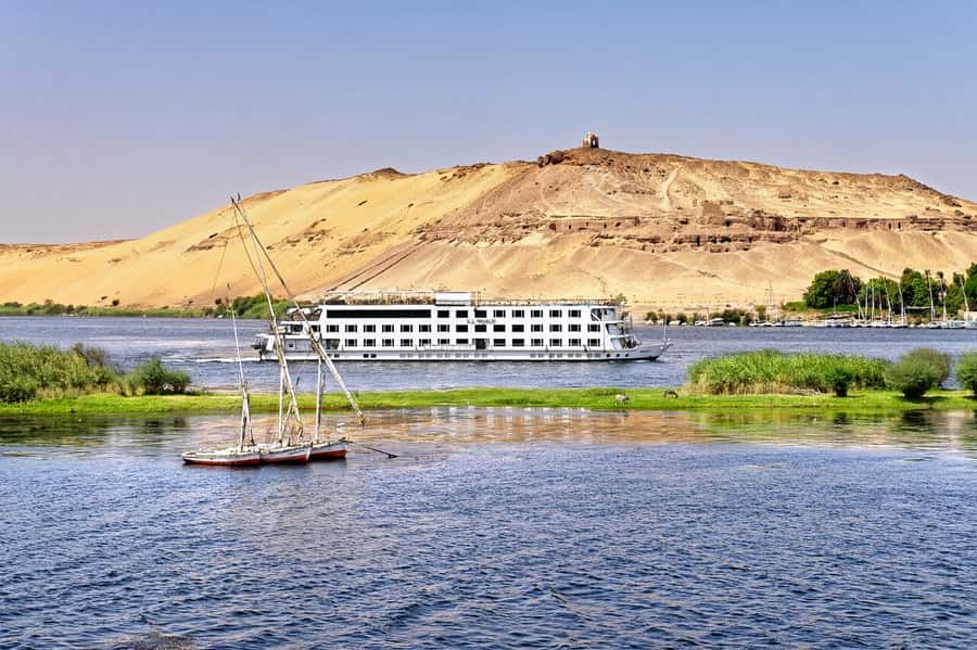 Aswan: 3 Days Nile River Cruise & Hot Air Balloon Ride - Kom Ombo at Sunset: Temples Built for Two Gods