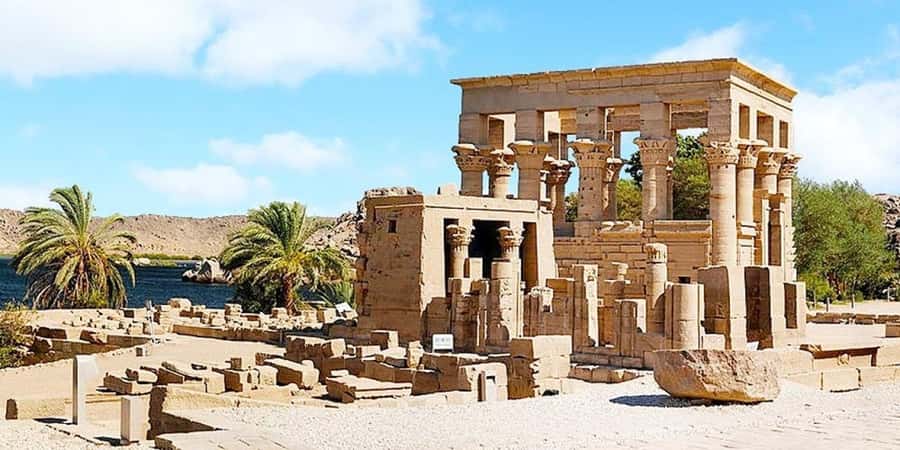 Aswan: Kom Ombo Day Tour with Luxor Transfer - How the day runs: pickup in Aswan, temple time, then drop-off in Luxor