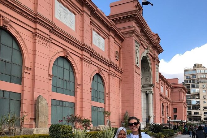 Best Giza, Sakkara and Memphis Private Day Tour and Dinner Cruise - Seeing the Great Sphinx up close, and why the setting matters