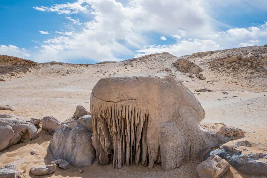 Cairo: 2-Day Bahariya Oasis Camp and Desert Tour - Crystal Mountain in the Agabat Valley and why quartz changes the mood
