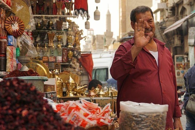 Cairo 8 Hour Private Tour of Pyramids, Egyptian Museum and Bazaar - Lunch, comfort, and the smart-casual details that matter
