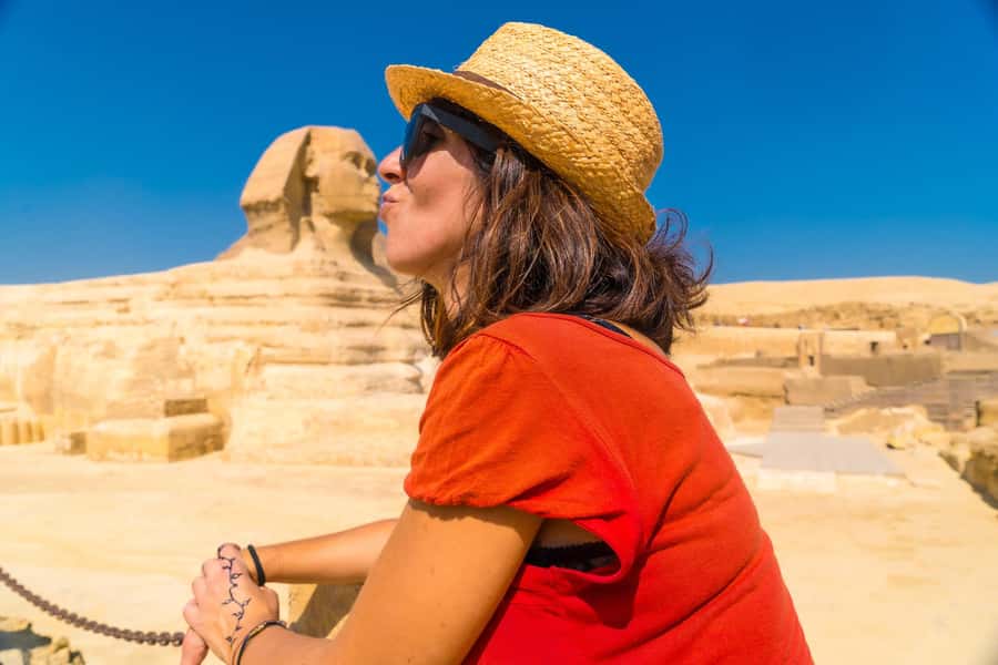 Cairo: All-Inclusive Giza Pyramids & Egyptian Museum Tour - Pickup, private AC transport, and getting oriented fast