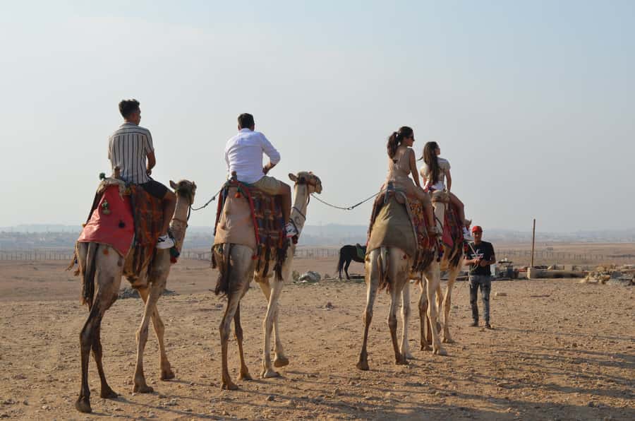 Cairo: Camel Ride Around The Pyramids with Hotel Pickup - The 1-hour camel safari: Great Pyramid, Khafre, Menkaure, and the Sphinx