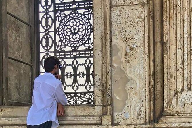 Cairo Day Tour to Egyptian Museum, Citadel and Khan Khalili Bazaar - Stop 3, Khan El Khalili Bazaar: browse with focus in Islamic Cairo