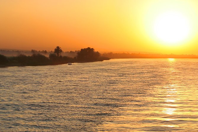 Cairo dinner Cruise with Belly dancer show - Tanoura Sofy whirling spinners: the mood shift you’ll feel