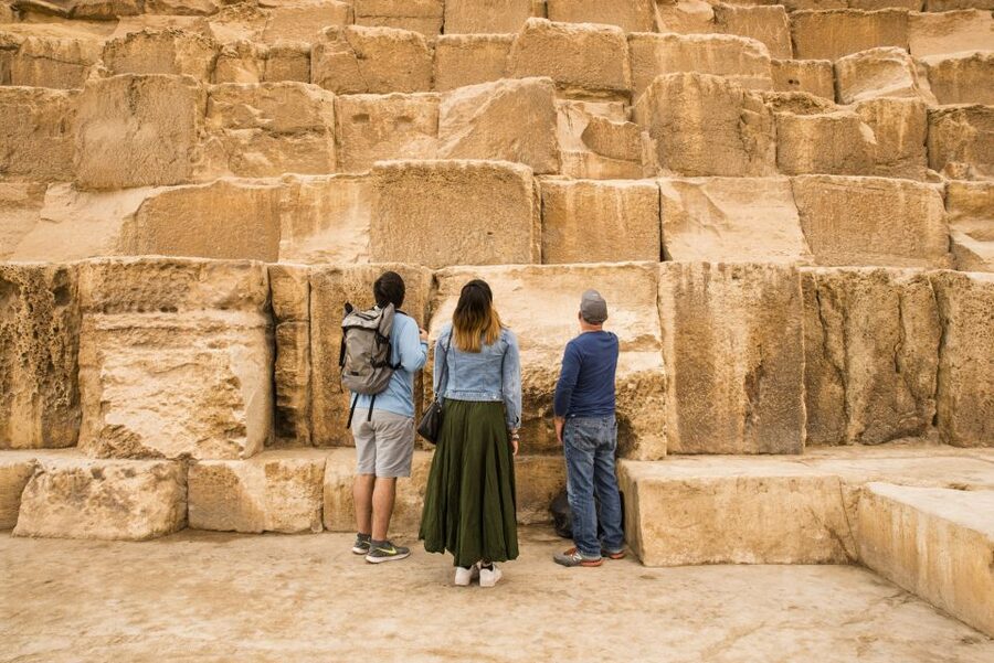 Cairo: Egyptian Museum, Pyramids & Bazaar Tour - What to Bring, and What to Avoid Before You Step Out in Giza