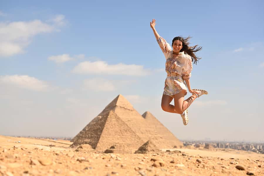 Cairo: Egyptian Museum, Pyramids & Bazaar Tour - Pyramids of Giza and the Great Sphinx, with Real Photo Ops