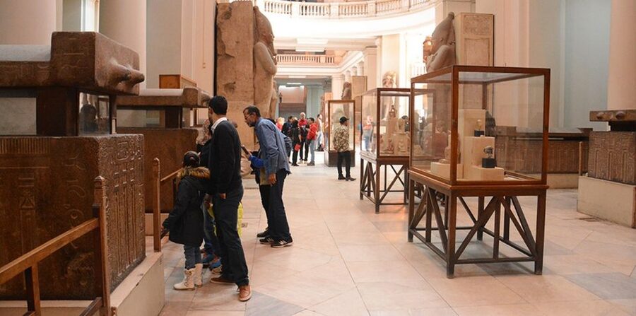 Cairo/Giza: Guided Pyramids, Sphinx and Egyptian Museum Tour - Pyramids of Giza and the Great Sphinx: make the time count