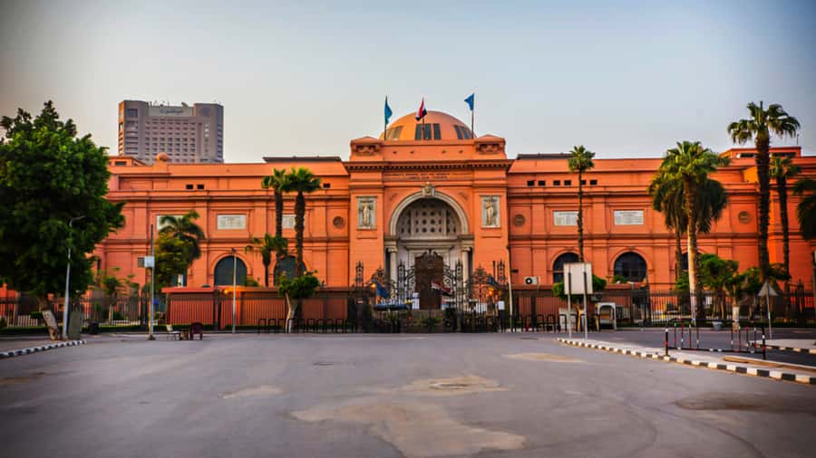 Cairo: Giza Pyramids Camel Ride and Egyptian Museum Tour - Guides and languages: where the experience can get truly personal