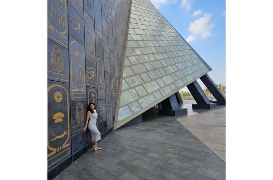 Cairo: Giza Pyramids & Grand Egyptian Museum Tour with Lunch - Grand Egyptian Museum: guided highlights that turn objects into stories