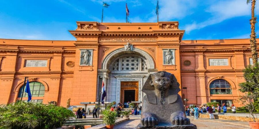 Cairo: Giza Pyramids, Museum & Bazaar Tour with Lunch - Khan El Khalili bazaar: souvenirs, spices, jewelry, and real street texture
