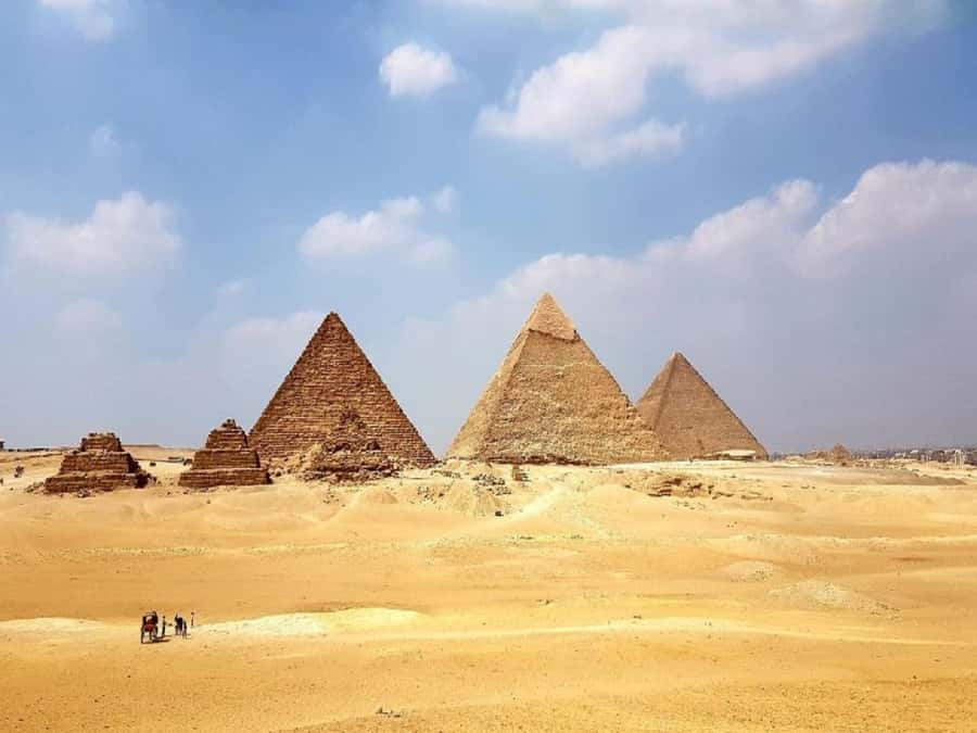 Cairo: Giza Pyramids, Sakkara & Dahshur All-Inclusive Tour - What to watch for: walking, heat, and interior-pyramid reality checks