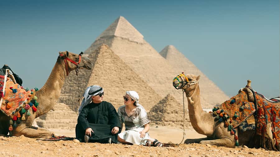 Cairo: Giza Pyramids, Sphinx, Sakkara & Dahshur Privte Tour - Red Pyramid at Dahshur, the morning that sets the story