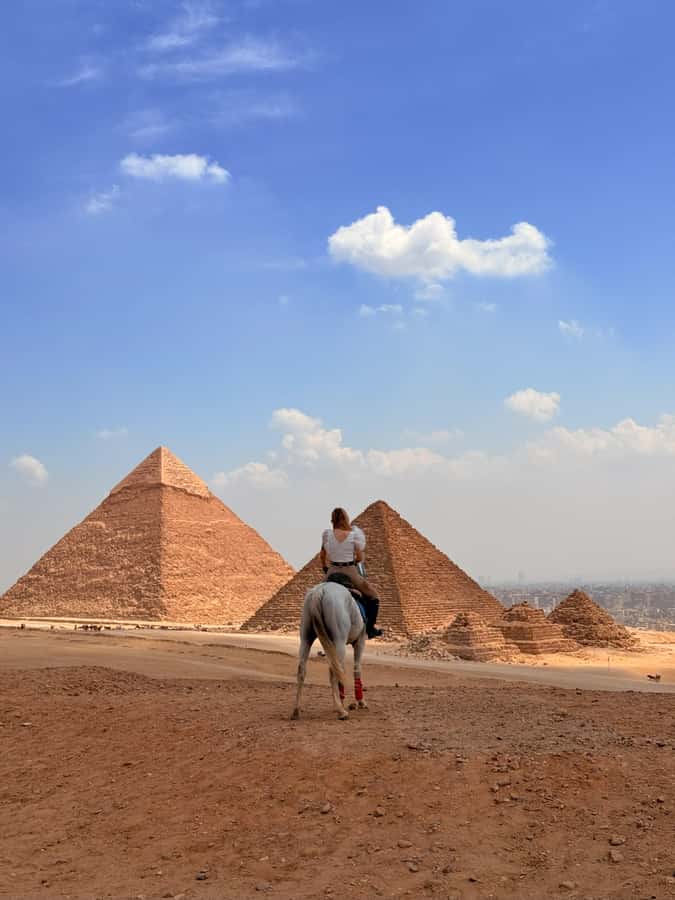 Cairo: Horse Riding tour at Pyramids of Giza - Meeting the horses at Giza Plateau gates