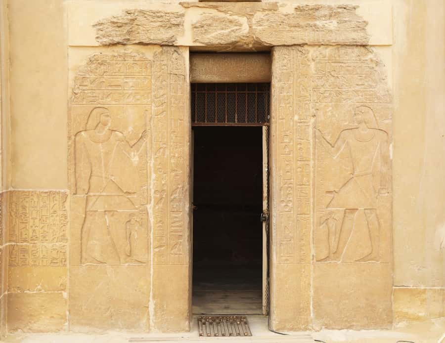 Cairo: Memphis, Sakkara and Dahshur Pyramids Day Tour - Practical cautions: shops, carpet stops, and staying in control