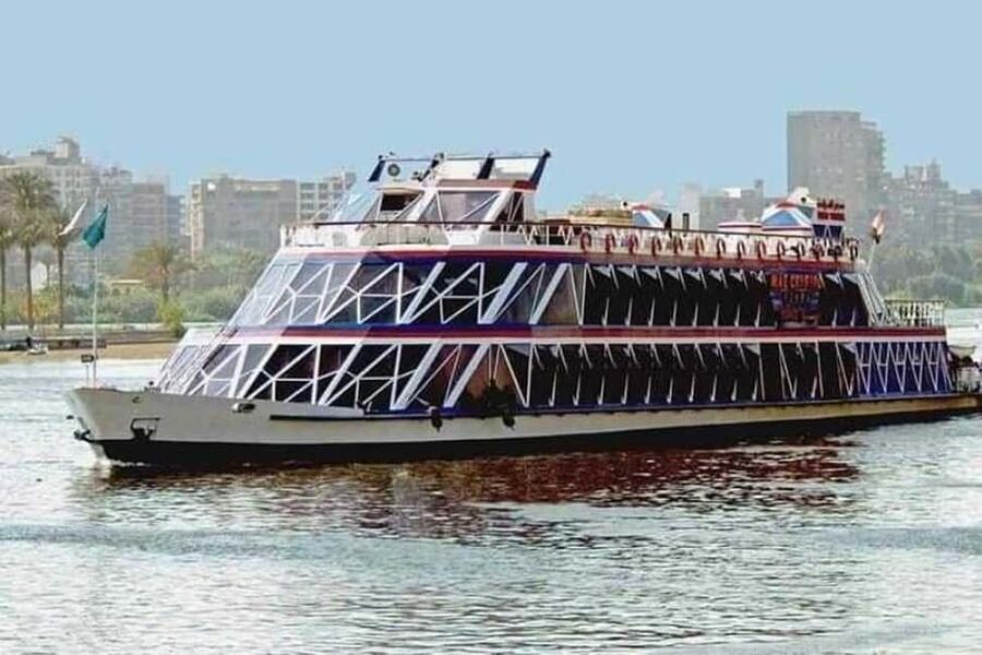 Cairo: Nile Dinner Cruise with Belly Dancer Show and Music - Belly dancing plus Tanoura and live band music: the entertainment rhythm