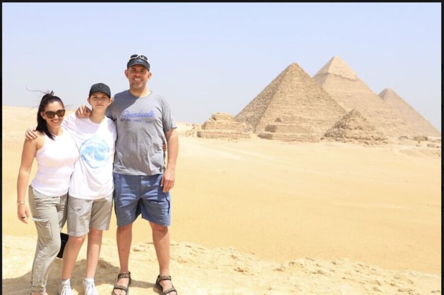 Cairo: Private Giza Pyramids, Egyptian Museum, & Bazaar Tour - The Great Sphinx of Giza: A Quick Stop That Can Still Be Worth It