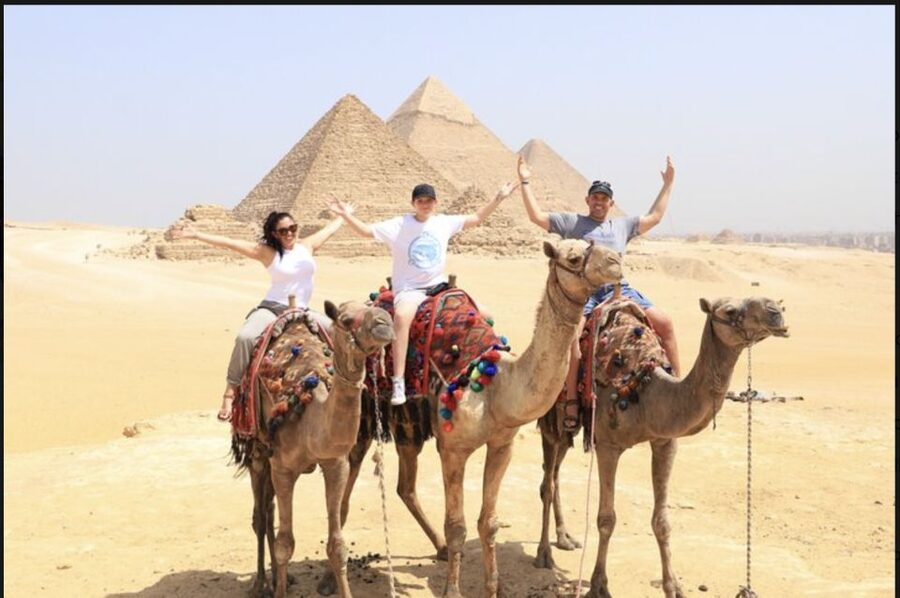 Cairo: Private Giza Pyramids, Egyptian Museum, & Bazaar Tour - Egyptian Museum: A 120,000-Item Collection, With Only Part on Display