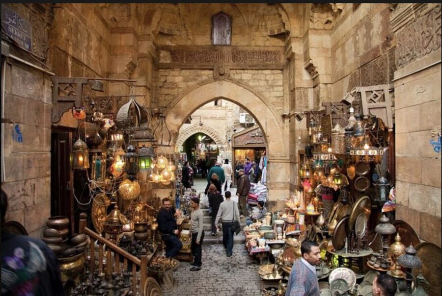 Cairo: Private Giza Pyramids, Egyptian Museum, & Bazaar Tour - Guide Quality, Language Choices, and the Extra Stop Question