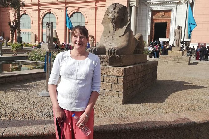 Cairo pyramids and Egyptian museum tour - Cheops, Khfre, Menakaure, and the Sphinx area: how the guide helps it click