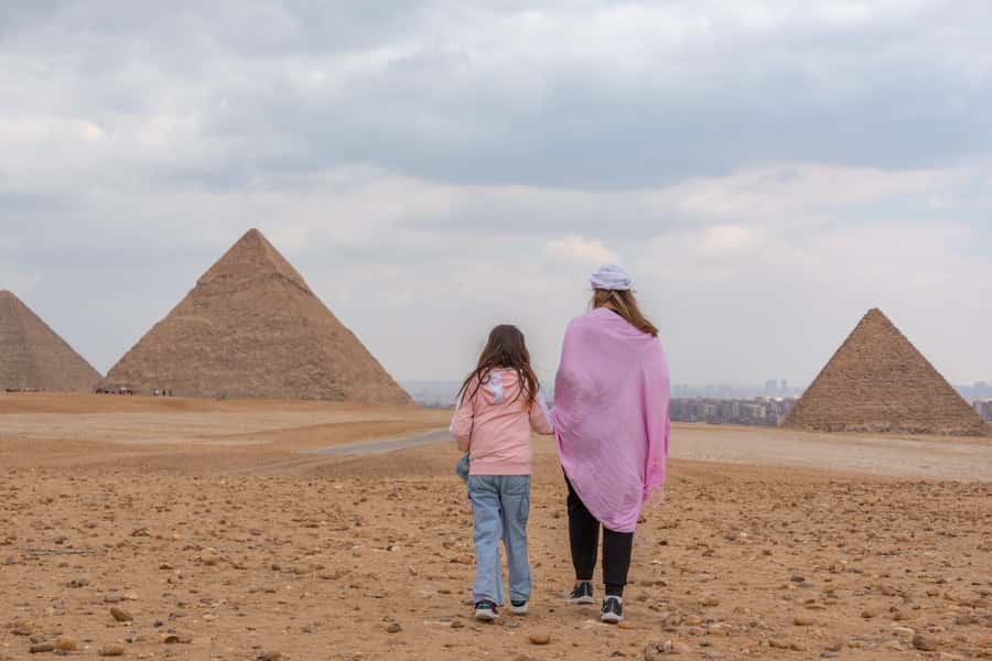 Cairo: Pyramids, Museum & Khan el-Khalili - Giza Plateau Photo Stops, Guided Time, and Reality Checks