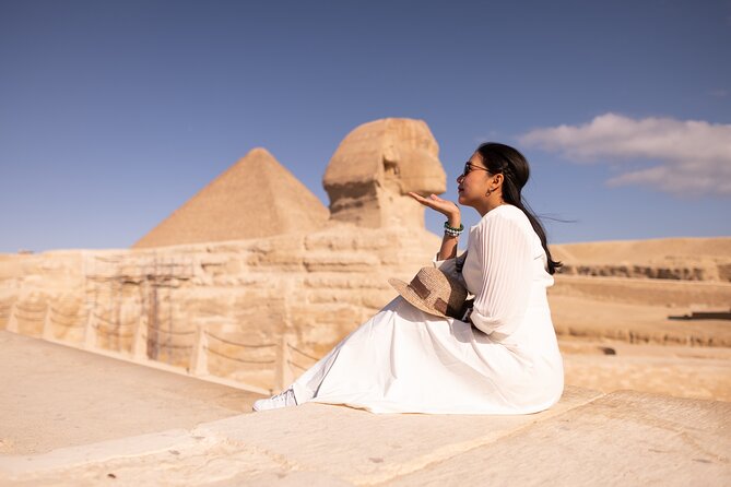 Cairo: Pyramids, Sphinx, Museum & Bazaar Tour with Female Guide - Giza Pyramids and Sphinx With a Female Egyptologist