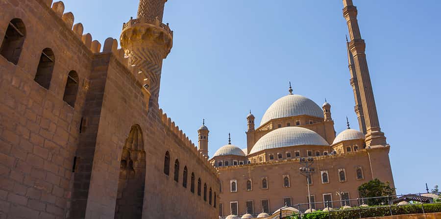 Cairo: Tour of Azhar Masjid and Cairo Islamic Sites - Al Mouayyed Mosque and Bab Zuweila: turrets and history at street level
