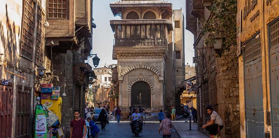 Cairo: Tour of Azhar Masjid and Cairo Islamic Sites - Al Hussein Mosque and Beit El Seheimy: a house that adds variety