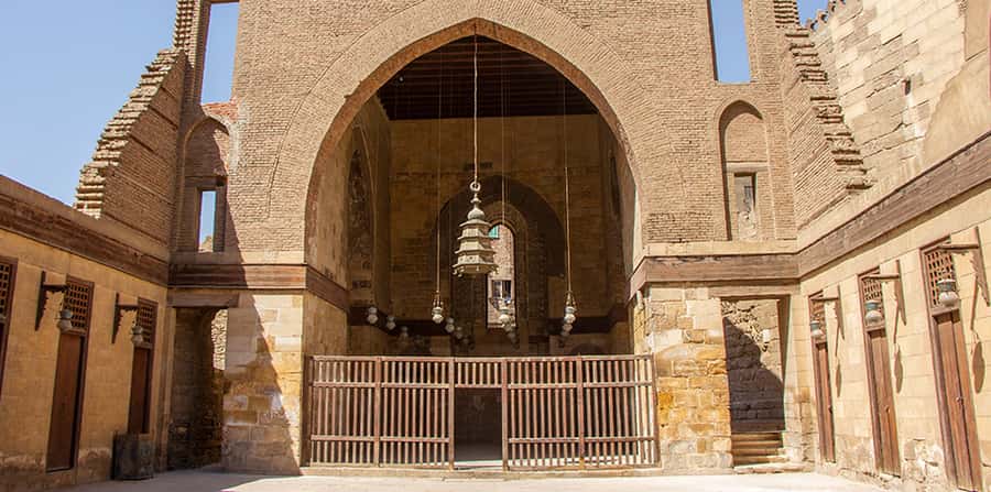 Cairo: Tour of Azhar Masjid and Cairo Islamic Sites - Al-Hakim Mosque and the Gawhar El Sakaly construction story