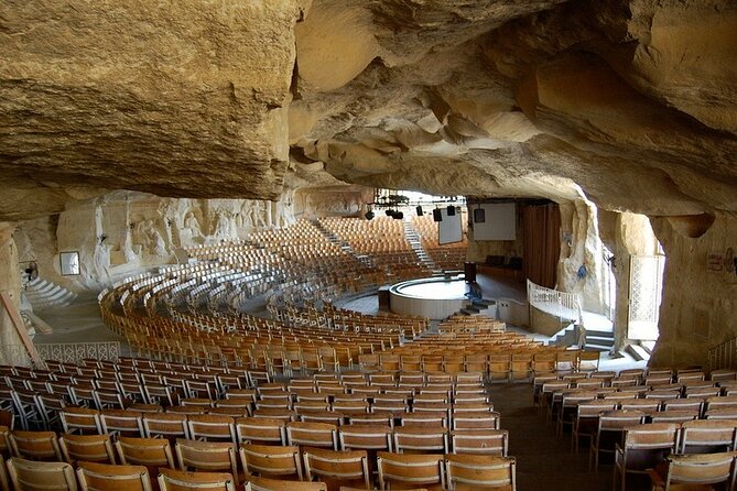 Cave Church in Garbage City and Coptic Cairo. - Day two in Old Cairo: the Hanging Church and its suspended nave