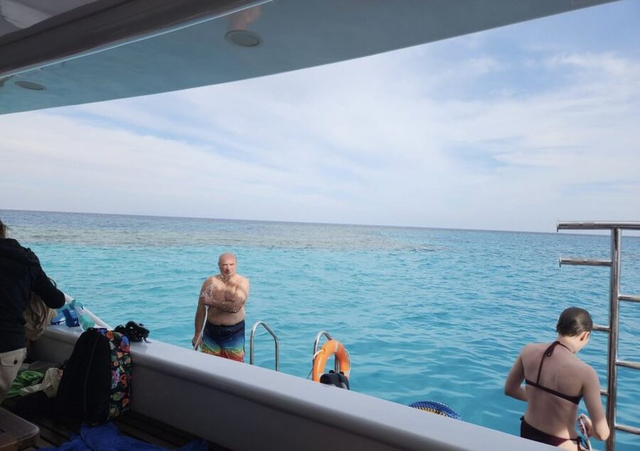 Dahab: luxury Snorkeling cruise with buffet lunch - Included gear, plus the $4 snorkeling equipment option