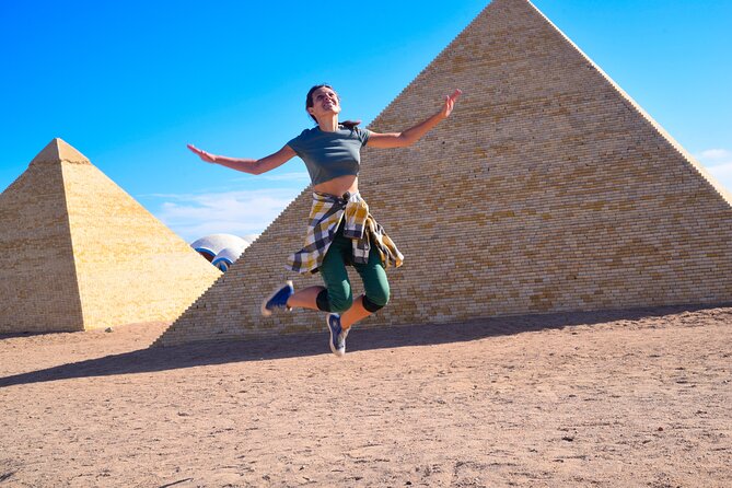 Day Trip in Mini Egypt Park - Big monuments to look for: Pyramids and the High Dam
