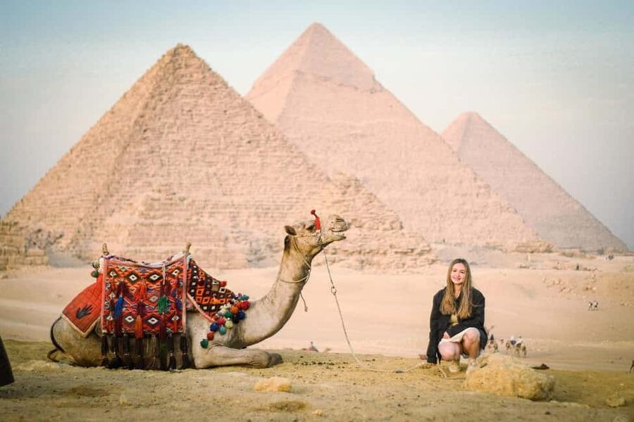 Discover Cairo: Private Day Trip to Museum, Pyramids & Lunch - Giza Plateau highlights: Pyramids, Sphinx, and Valley Temple with context