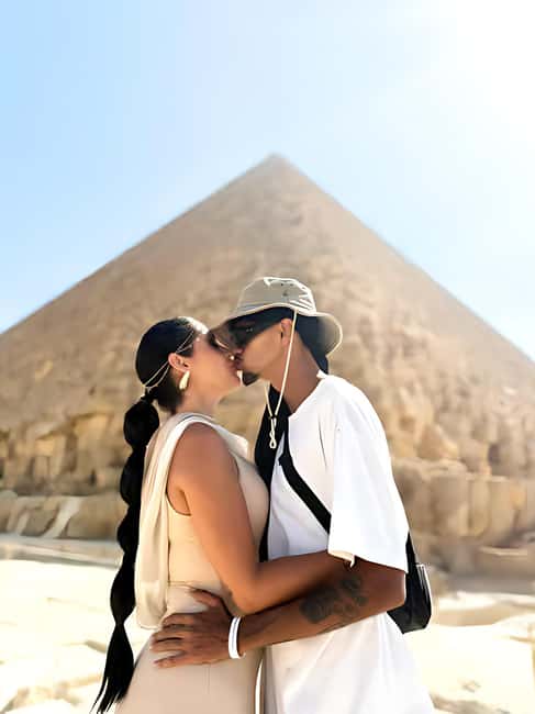 Discover Cairo: Pyramids, Museum & Sphinx Tour from Hurghada - Key things that make this tour work