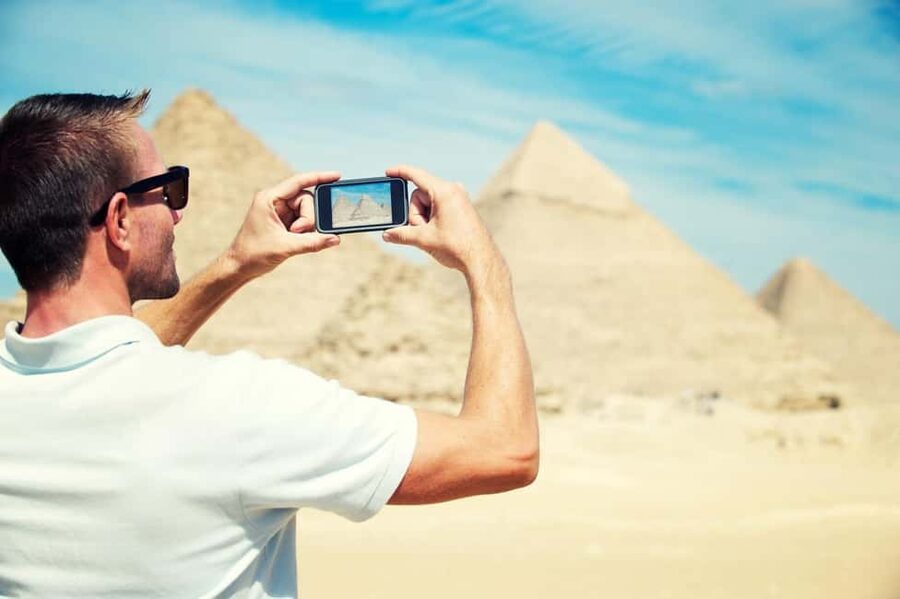 Discover Cairo: Pyramids, Museum & Sphinx Tour from Hurghada - How to maximize your photos and avoid the hassle factor