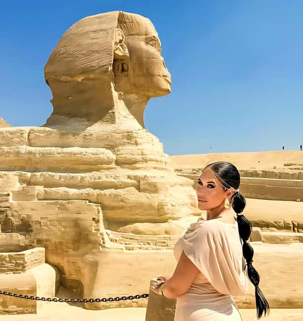 Discover Cairo: Pyramids, Museum & Sphinx Tour from Hurghada - First stop: Giza Plateau, Pyramids complex, and the Sphinx up close