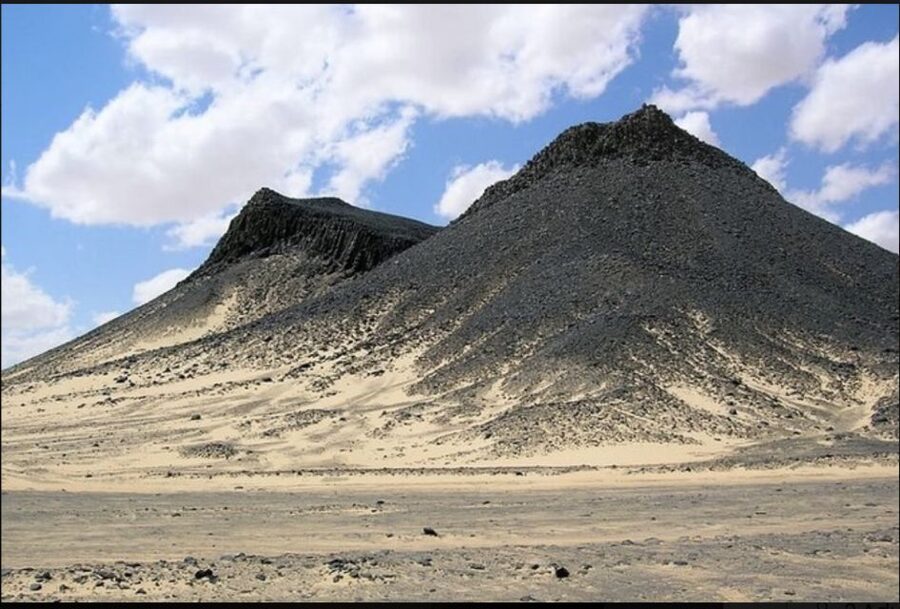 From Cairo: Bahariya Oasis and Black and White Desert Tour - Bedouin Lunch in the Desert: Food That Breaks the Drive
