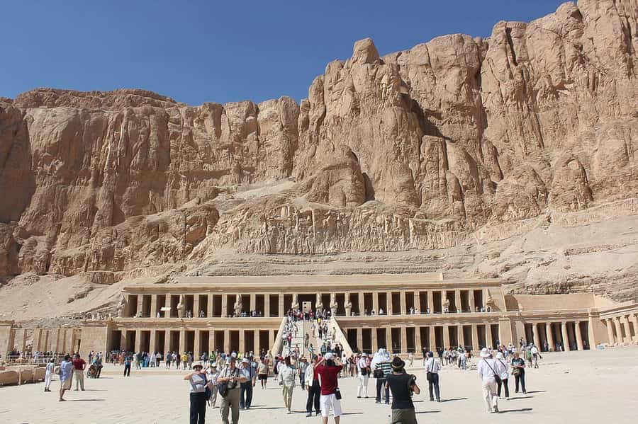From Cairo: Private All-Inclusive Tour of Luxor by Plane - Deir El Bahari and Queen Hatshepsut: what you should look for