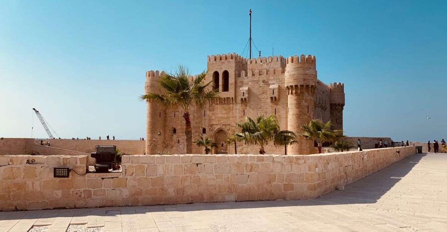 From Cairo: Private Luxurious Day Trip to Alexandria - Lunch in an Alexandrian restaurant: simple fuel for a full day