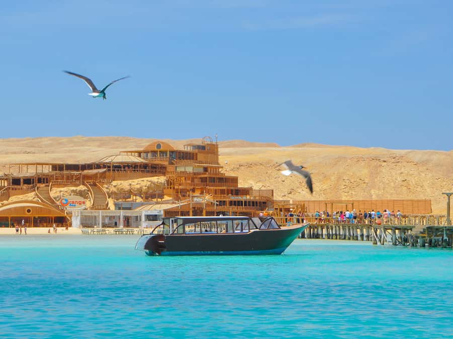 From Hurghada: Giftun Island Cruise with Lunch & Watersports - Lunch on board: easy fuel with a sea-view