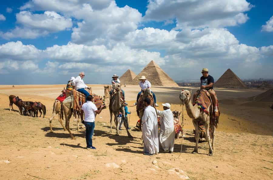 From Hurghada: Grand Egyptian Museum Pyramids Cairo Day Trip - The Sphinx and Valley Temple: short stops with big payoff