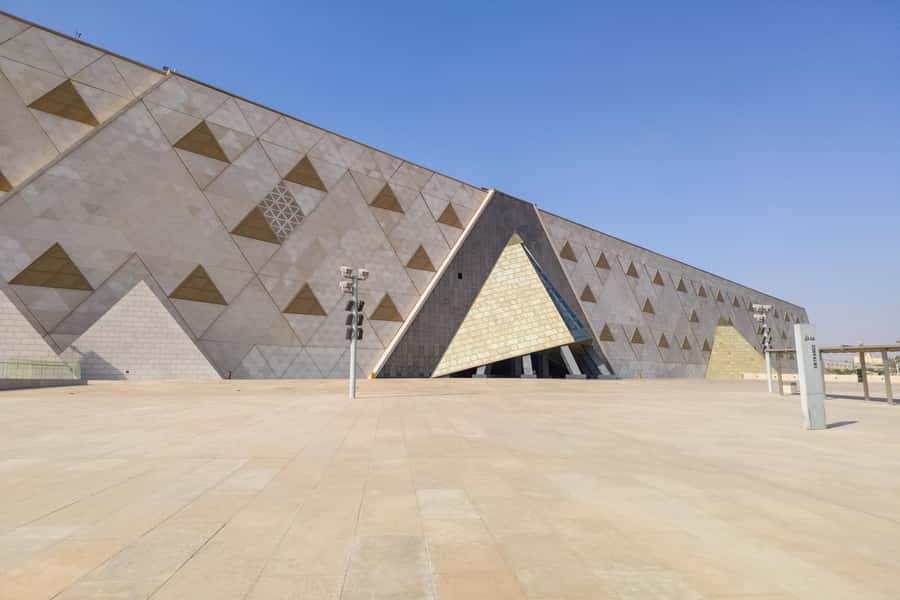 From Hurghada: Grand Egyptian Museum Pyramids Cairo Day Trip - Lunch in Giza area or Cairo timing: good fuel, drinks not included