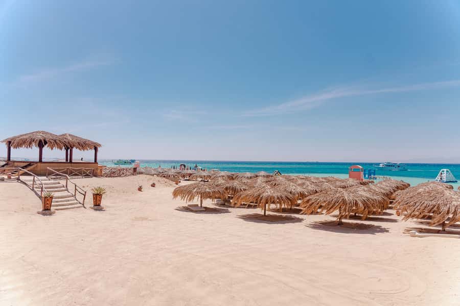 From Hurghada: Paradise Island Snorkeling Cruise with Lunch - Crew energy matters more than you think